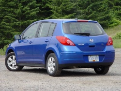 Nissan versa hatchback test drive #5