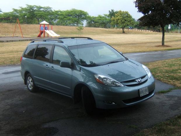 2007 toyota minivan #2