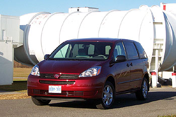 2005 Toyota sienna ce awd review