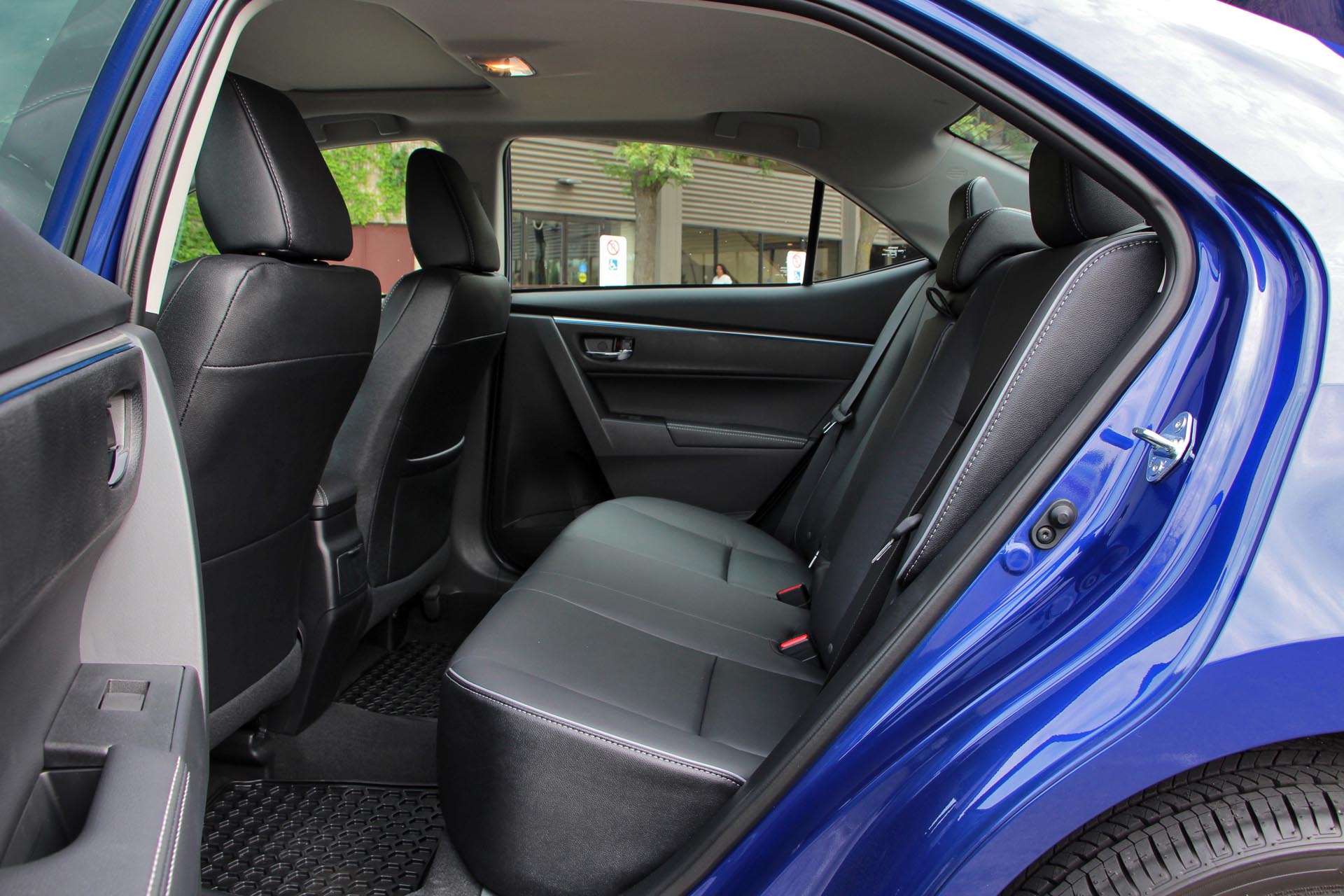 2015 toyota corolla seats