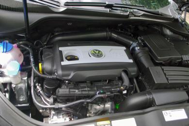 2014 Volkswagen Eos Highline engine bay