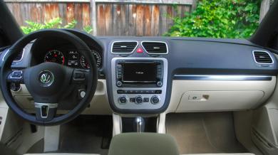 2014 Volkswagen Eos Highline dashboard