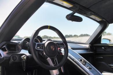 2014 Porsche 918 Spyder dashboard
