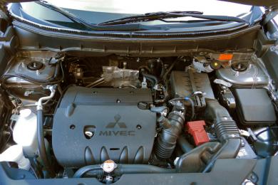 2014 Mitsubishi RVR engine
