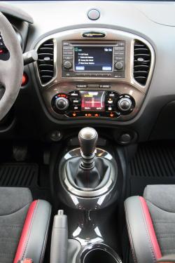 2014 Nissan Juke NISMO RS centre stack