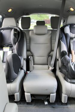 2014 Honda Odyssey Touring removable second row middle seat