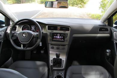2015 Volkswagen Golf dashboard