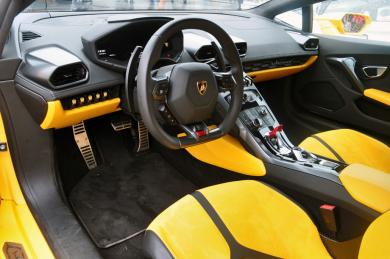 2015 Lamborghini Huracán dashboard