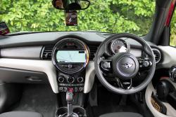 2015 Mini Cooper S 5-door dashboard