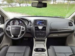 2015 Chrysler Town & Country Limited dashboard