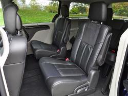 2015 Chrysler Town & Country Limited second row seats