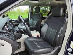 2015 Chrysler Town & Country Limited front row seats