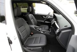 2015 Mercedes-Benz GLK 250 Bluetec front seats