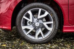 2015 Nissan Versa Note SR wheel