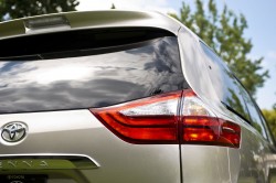 2015_Toyota_Sienna_LTD_010