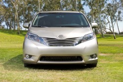 2015_Toyota_Sienna_LTD_012