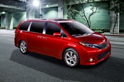 2015_Toyota_Sienna_SE_006