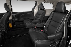 2015_Toyota_Sienna_SE_009