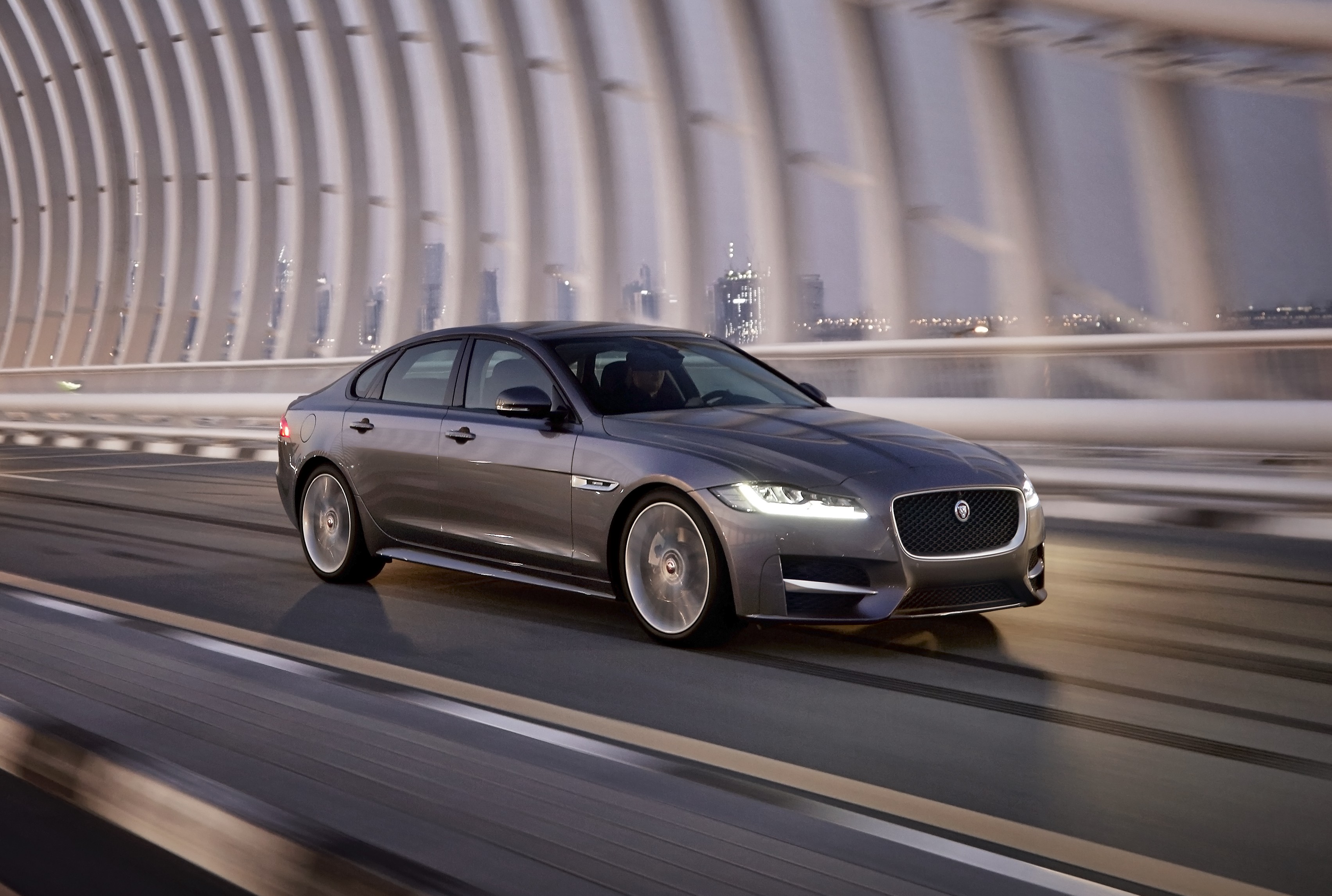 Jaguar xf 2016. Ягуар XF 2016. Ягуар XF 2015. Ягуар XF 2 поколение. 2016 Jaguar XF R-Sport.