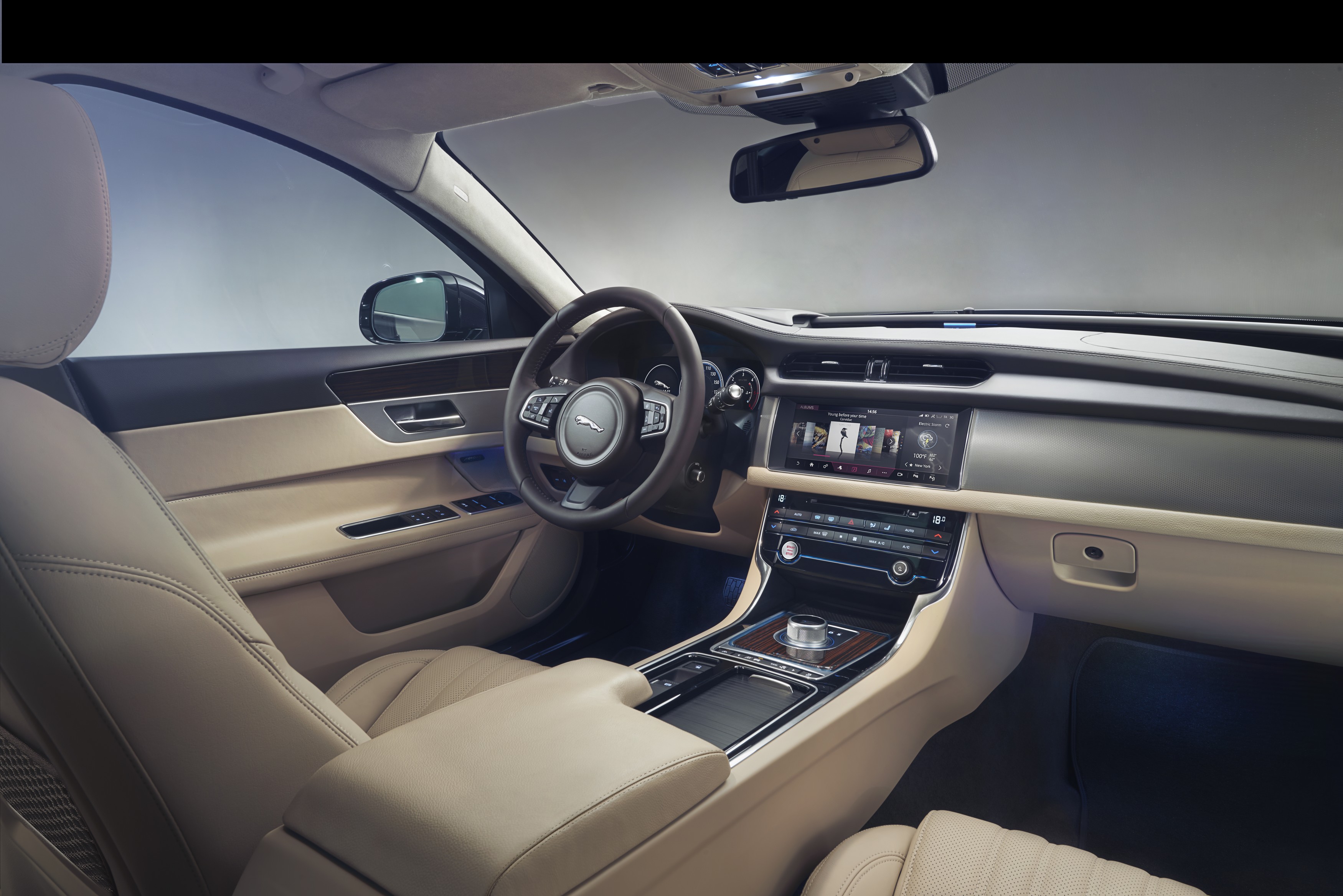 Jaguar xf 2015. Jaguar XF 2021 салон. Jaguar XF салон. Ягуар XF 2022 салон. Jaguar XF x260.