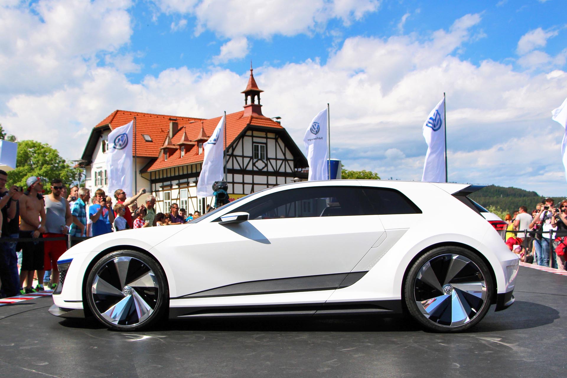 Машины 2022 года. Volkswagen Sport car 2022. Гольф машина 2022. Фото машин 2022. Ku 2022 машина.