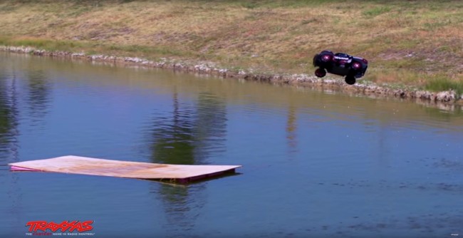 Traxxas Slash 4x4 RC car is fast enough to drive on water 