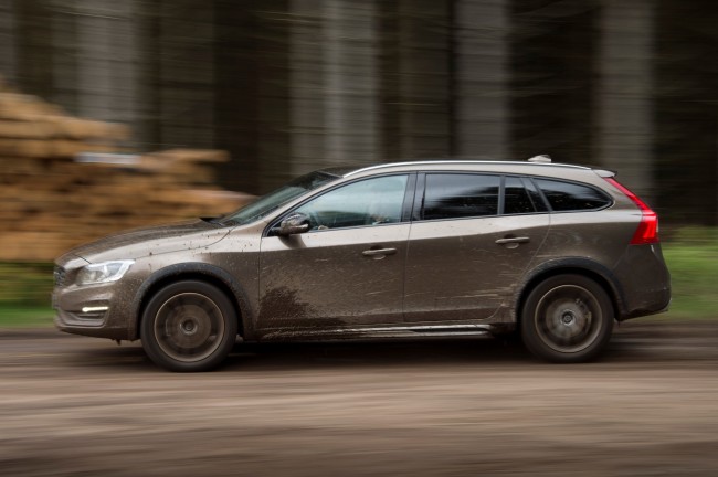 Volvo V60 Cross Country - model year 2016, exterior, driving --- Colour: Twilight Bronze