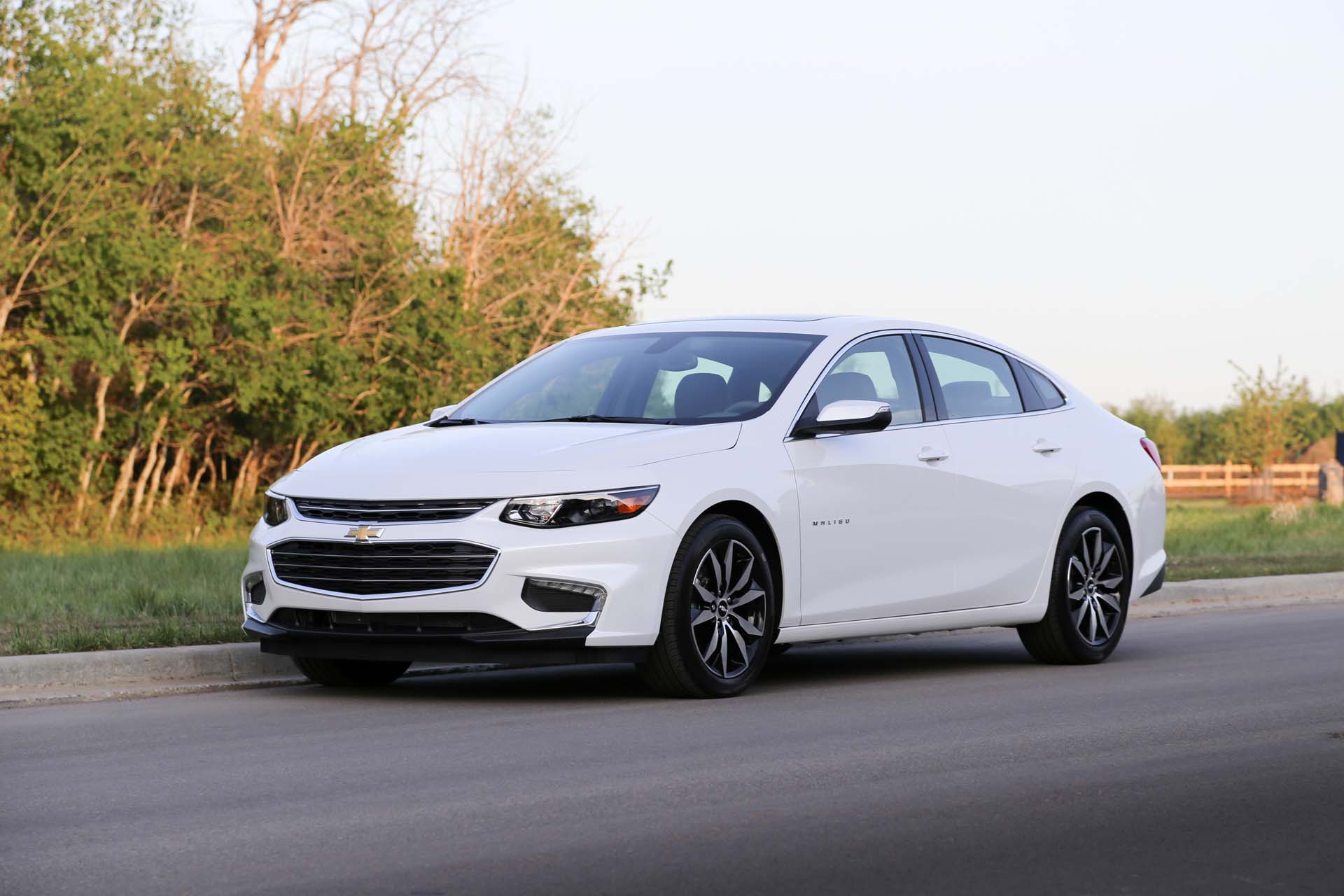 Chevrolet Malibu 2015 White. Chevrolet Malibu 2 турбо. Chevrolet 2016. Шевроле Малибу 2016 турбо.