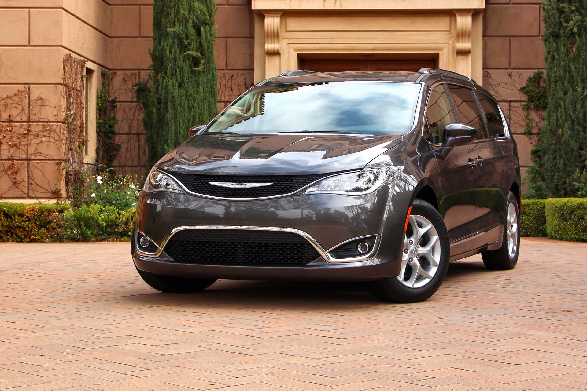 chrysler-pacifica-hybrid-2017-primera-prueba-motor-trend-en-espa-ol